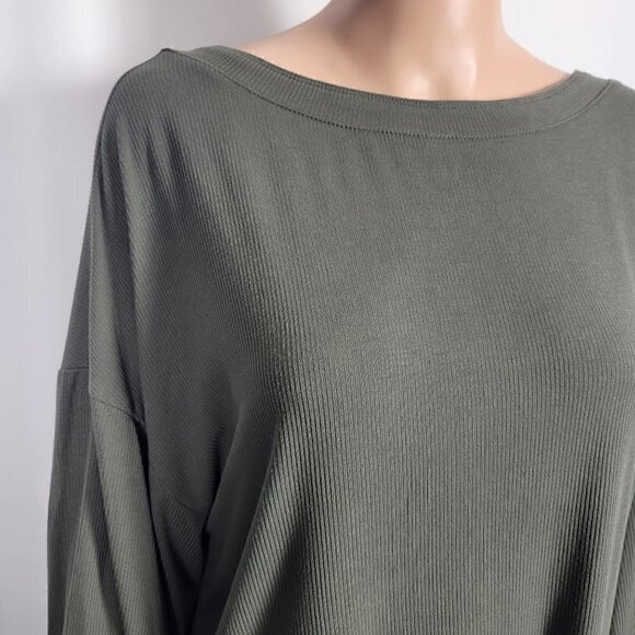 Free People Women's Shimmy Shake Dark Green Ribbed Oversized Top V Back Size XS - Picture 3 of 12